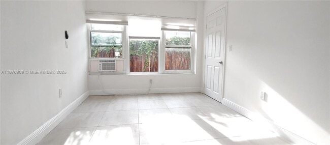 Building Photo - 259 NE 56th St