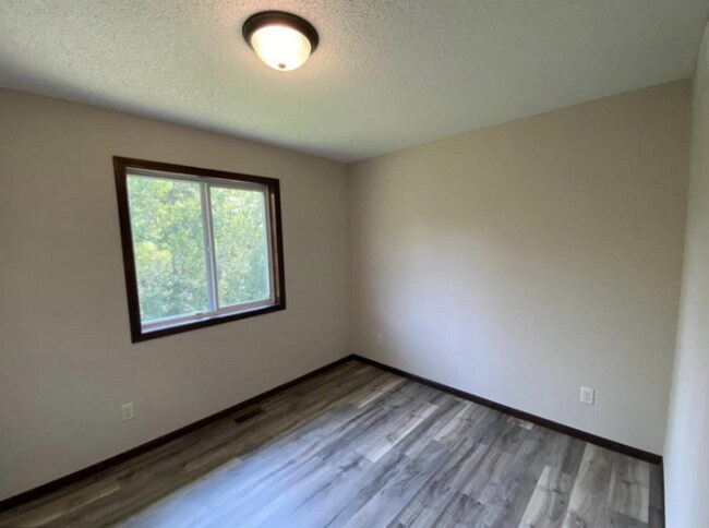 Building Photo - 2339 8th Ln SE