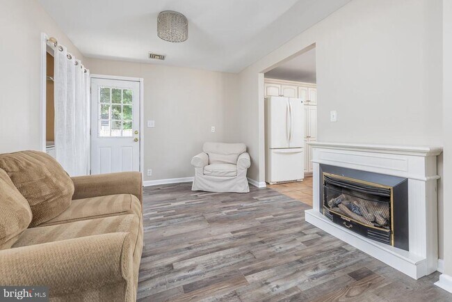 Building Photo - 1304 Clearbrook Ave