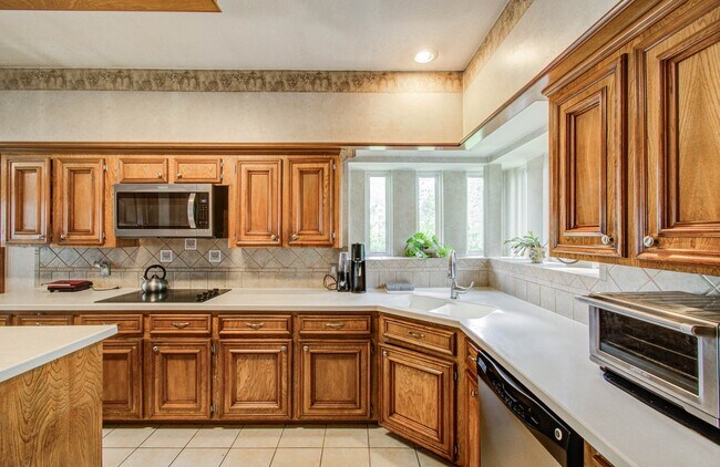 Building Photo - 18307 Forest Elms Dr