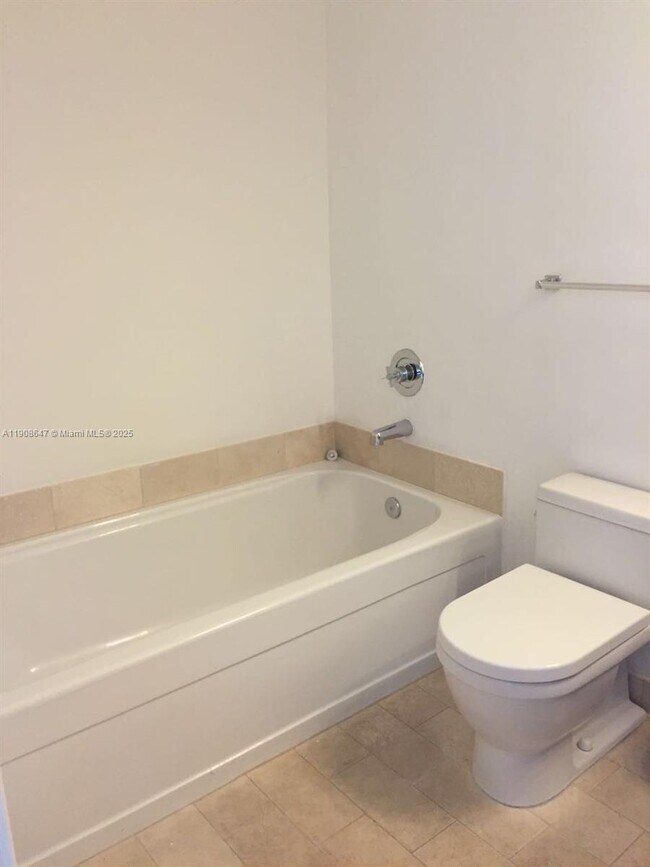 Building Photo - 1111 SW 1st Ave