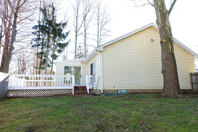 Building Photo - Updated 3 Bedroom / 2 Bath Home