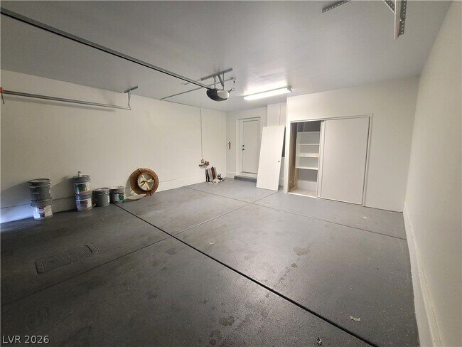 Building Photo - 6140 Pine Villa Ave