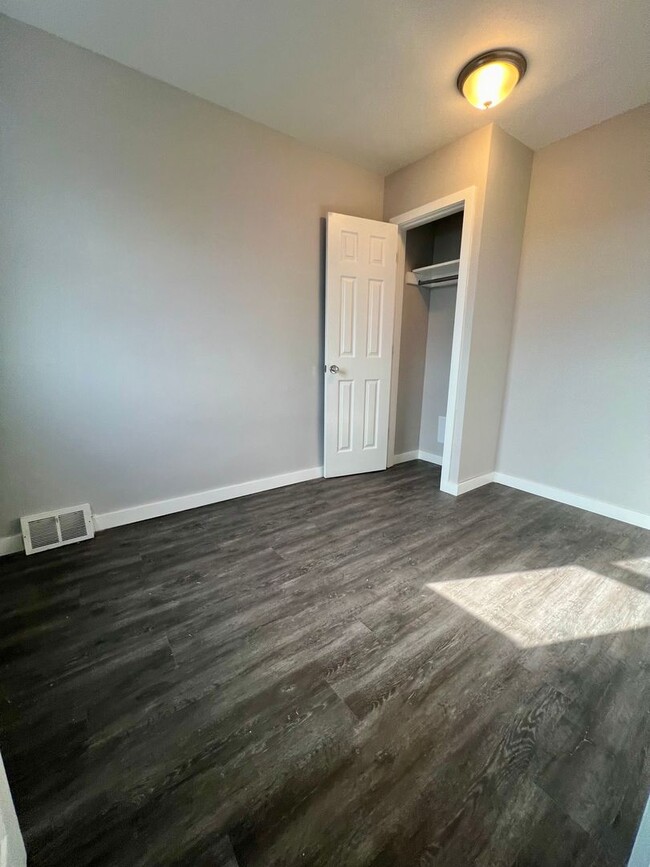 Building Photo - Renovated 4-Bedroom Townhome in Germantown...