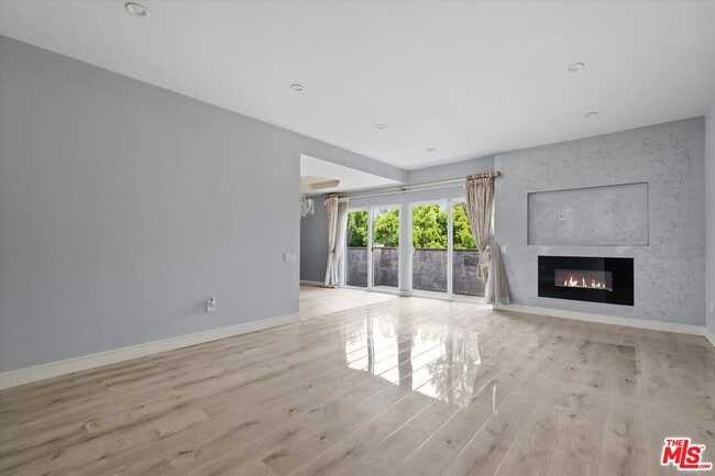Building Photo - 5534 Sylmar Ave