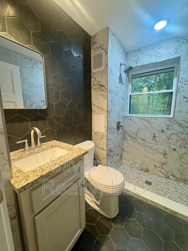 Building Photo - 2113 W Madison Ave