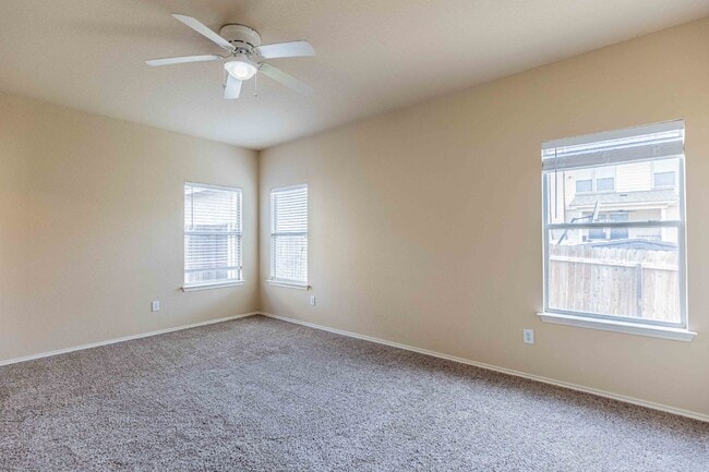 Building Photo - 906 Ashbury Bluff