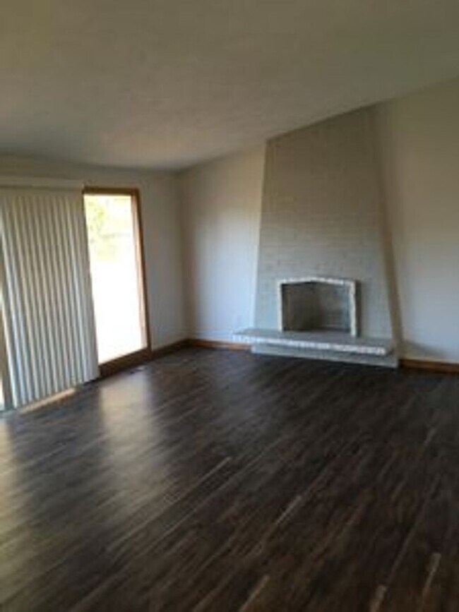 Building Photo - Spacious 5bd 2.5ba on the South Hill!