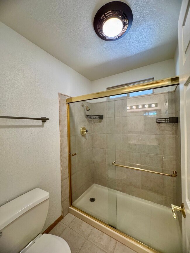 Building Photo - 2555 Westridge Dr