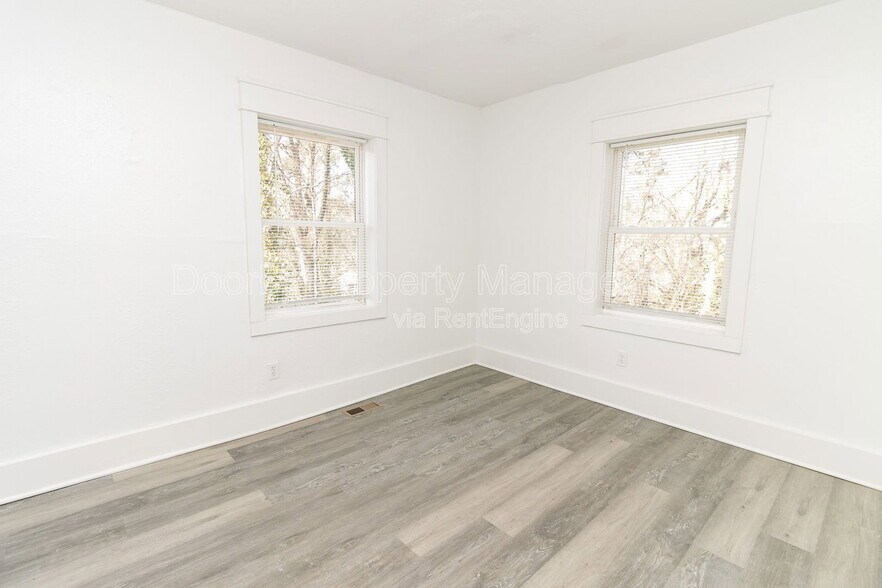 Building Photo - 1203 Rockway Dr