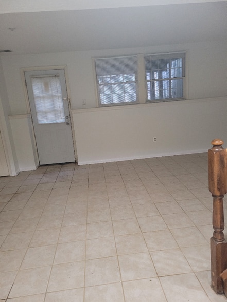 Building Photo - 11518 Big Creek Dr