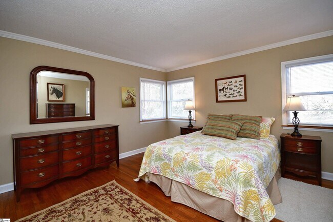 Building Photo - 1671 Hogback Mountain Rd