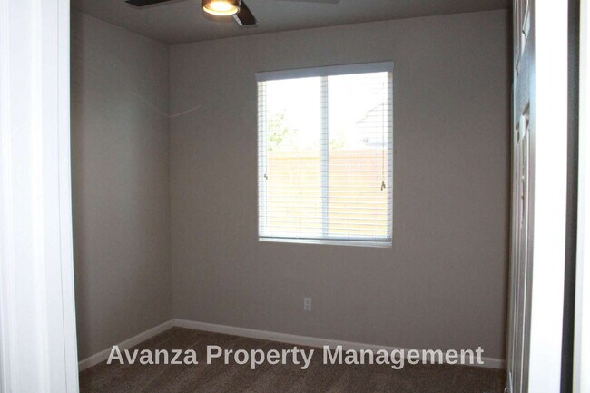 Building Photo - Home for Rent 4 Bed/2.5 Bath - 2,400 Sq Ft. Rent: $3,395/month Security Deposit: $3,495 Clovis Ea...