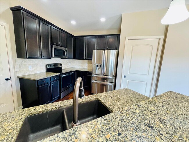 Building Photo - 1136 Welsh Dr