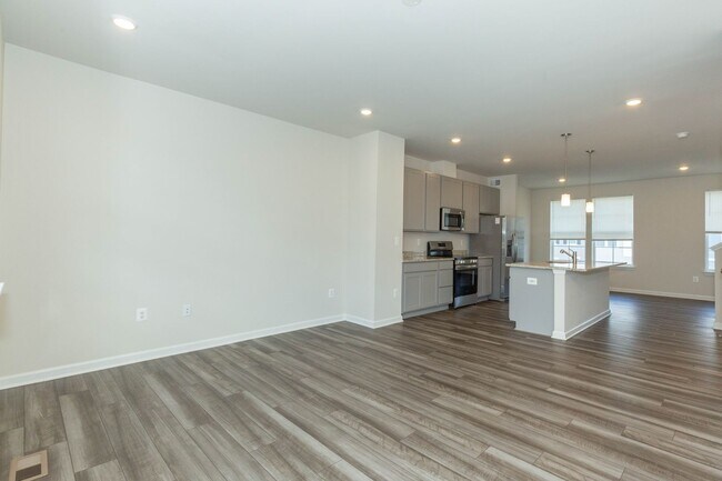 Building Photo - 3 Bed, 2 Full/2 Half Bath, Well Maintained Townhome in Inwood, WV