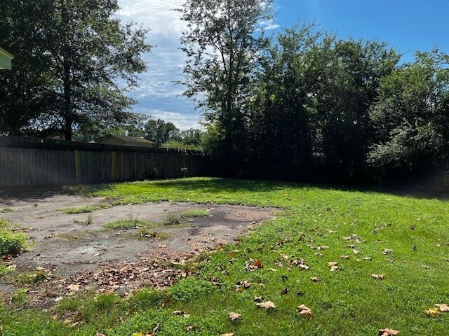 Building Photo - 8593 Victoria