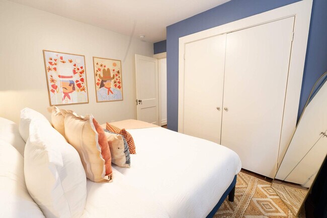 Building Photo - 725 Peddie St