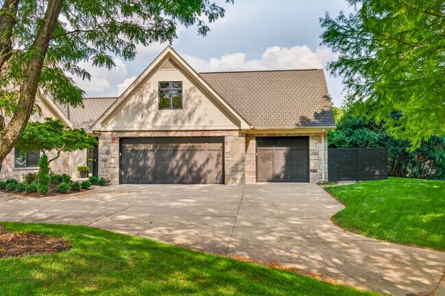 Building Photo - 3625 Woodside Dr