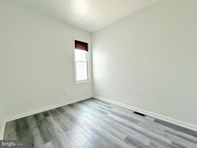 Building Photo - 1520 S Myrtlewood St