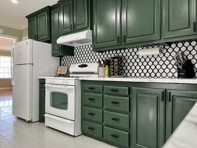 Building Photo - 2611 31st St