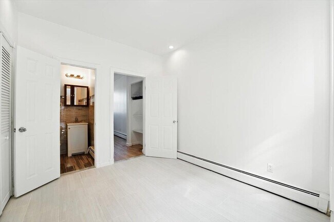 Building Photo - 138 Leonard St