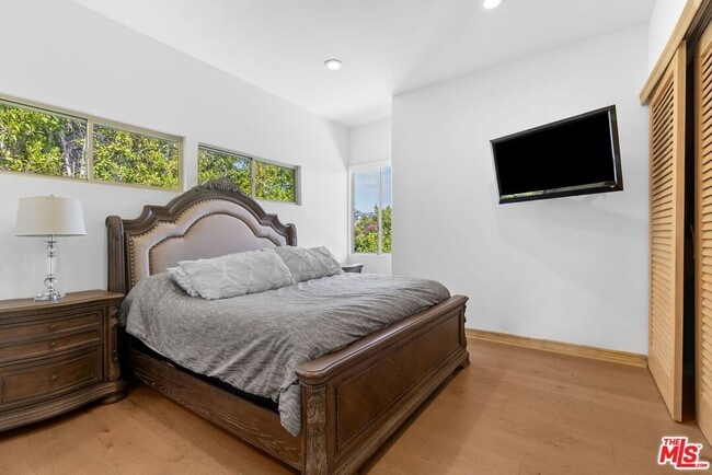 Building Photo - 605 N Hillcrest Rd