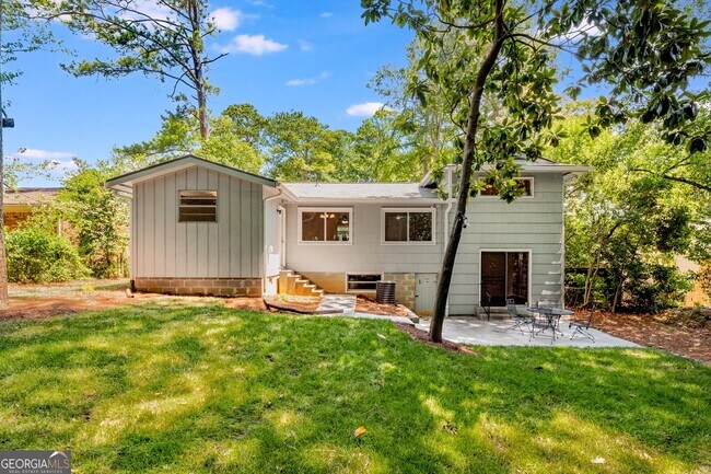 Building Photo - 2563 Beverly Hills Dr