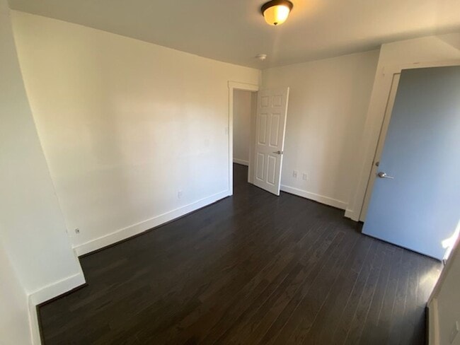 Building Photo - 212 W Hope Ave