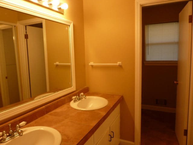 Building Photo - 1170 Kings Mill Run N