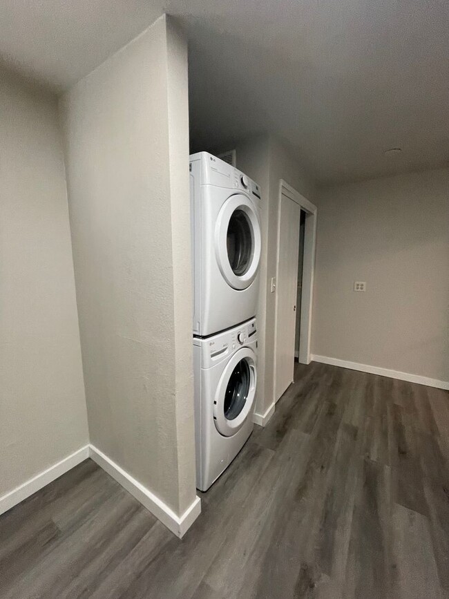 Building Photo - Remodeled 2 bed 1 bath close to Mid Town