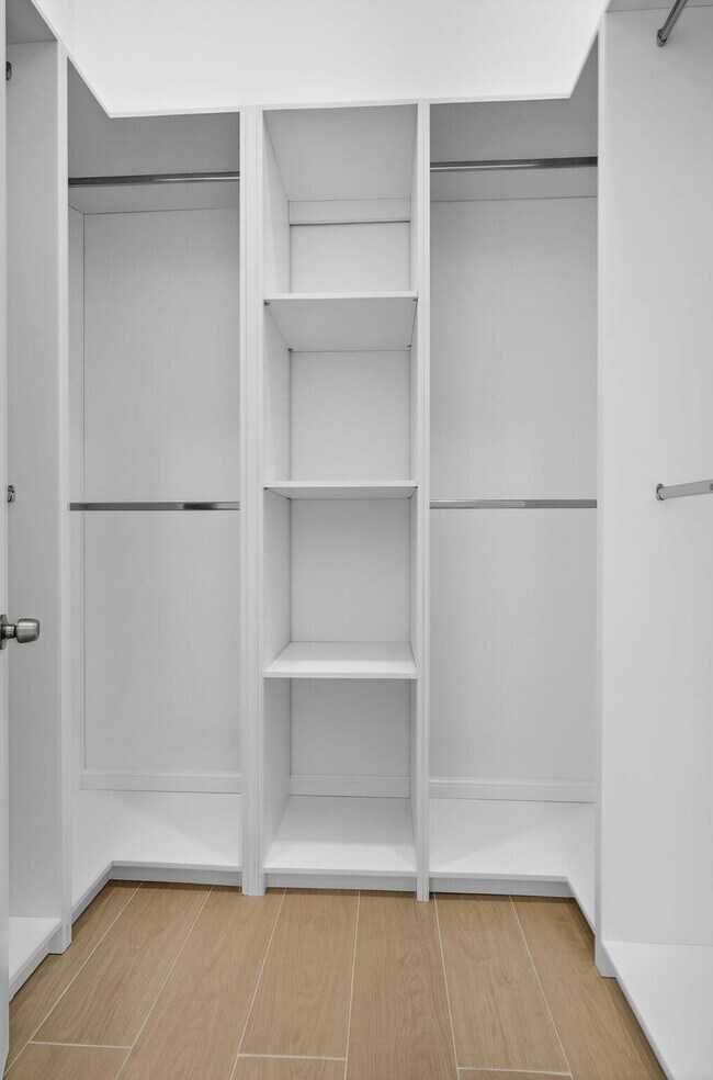 Building Photo - 8873 Via Brilliante