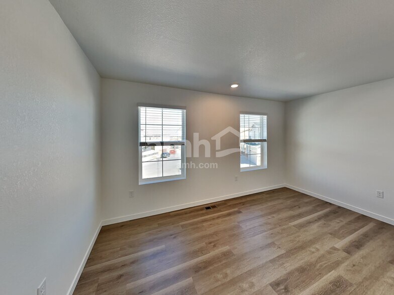 Building Photo - 26112 E Calhoun Pl