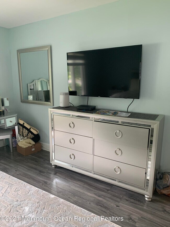 Building Photo - 28 Dwight Dr