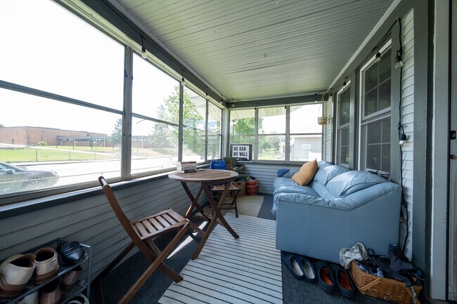 Building Photo - 817 Central Ave W