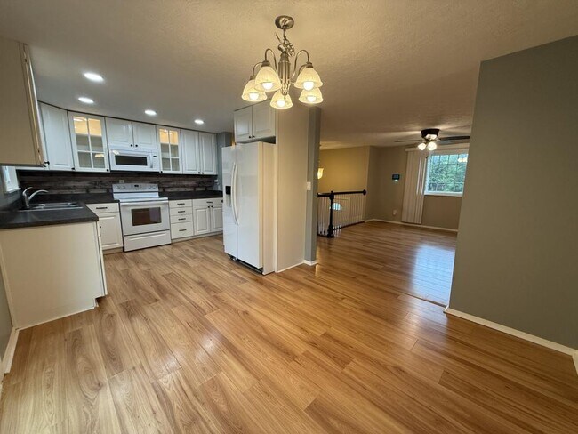 Building Photo - NA-1506 Sportsman Dr