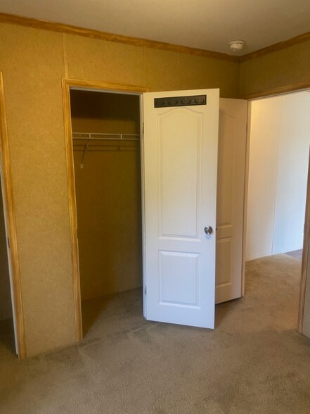 Building Photo - 36 River St