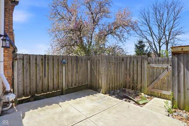 Building Photo - 4 Druid Hill Ct