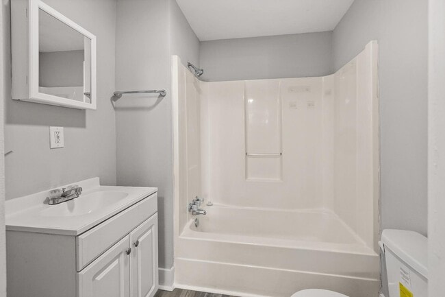 Building Photo - 501 E 4th St