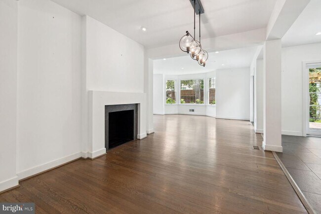 Building Photo - 3712 Fordham Rd NW