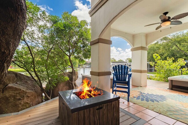 Building Photo - 327 Elm Lodge Dr