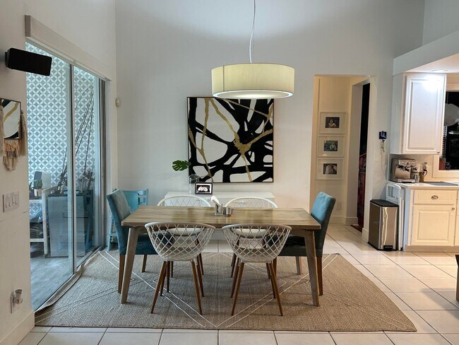 Building Photo - 8455 Belize Pl