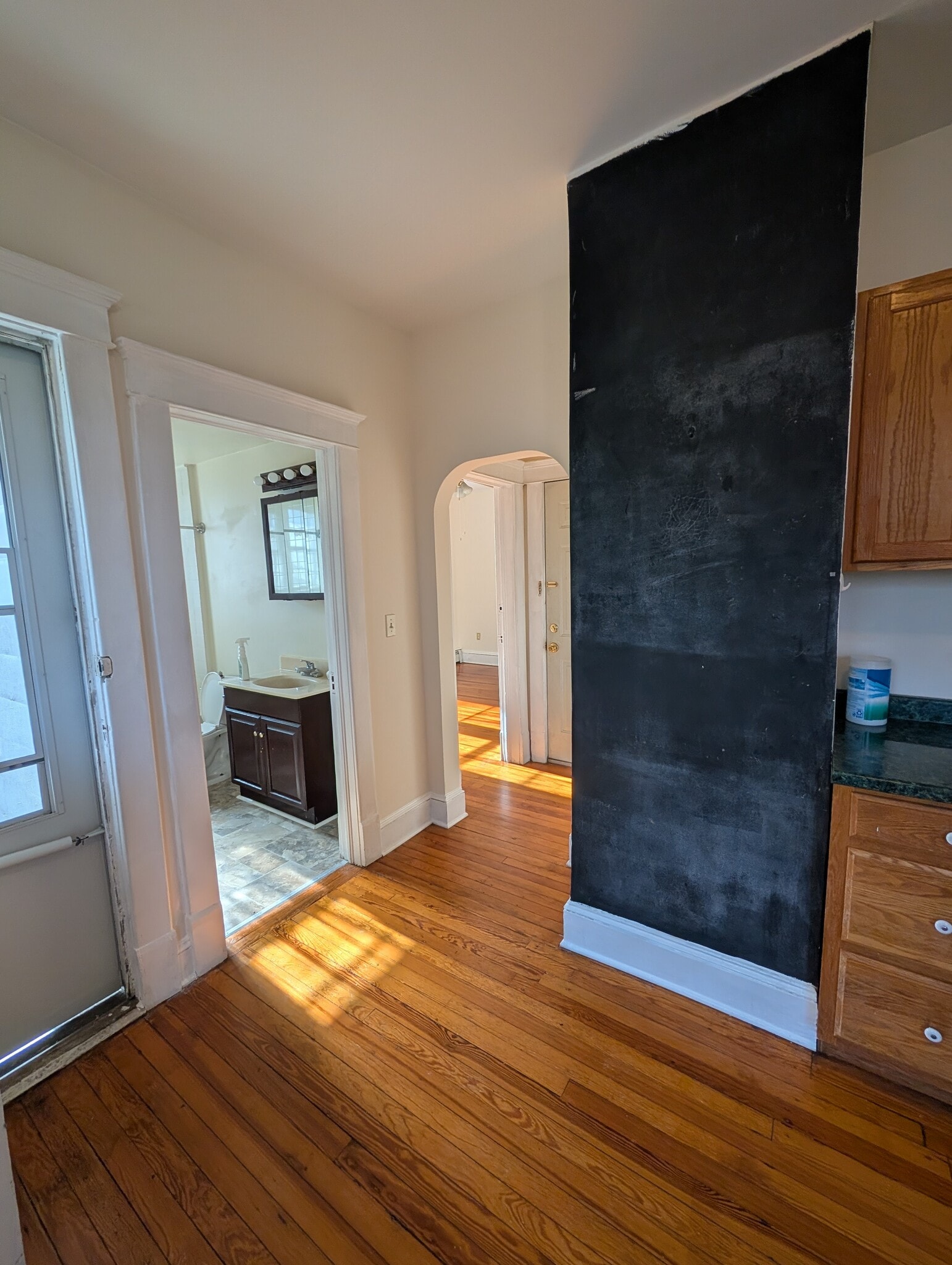 Building Photo - 20 Maple St