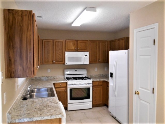 Building Photo - 503 N Waters Edge Dr