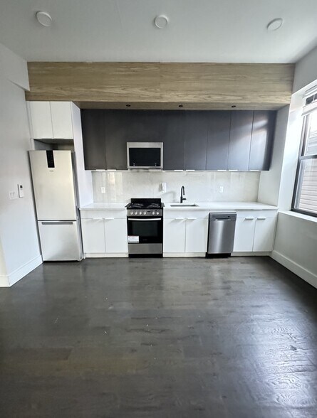 63 Irving St 306 - 64 Irving St
