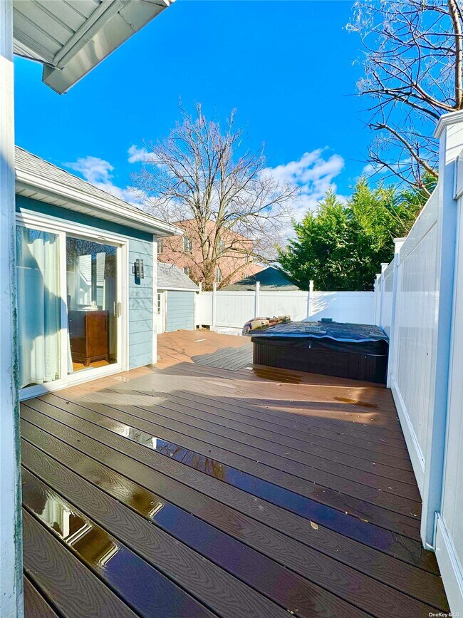 Building Photo - 328 B 147 St