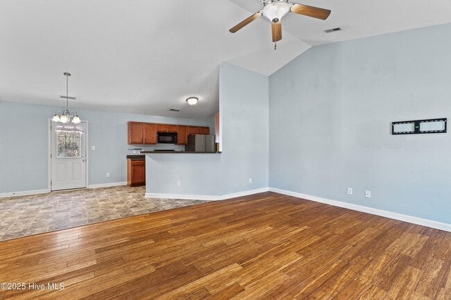 Building Photo - Charming Home in Woodbury Farms