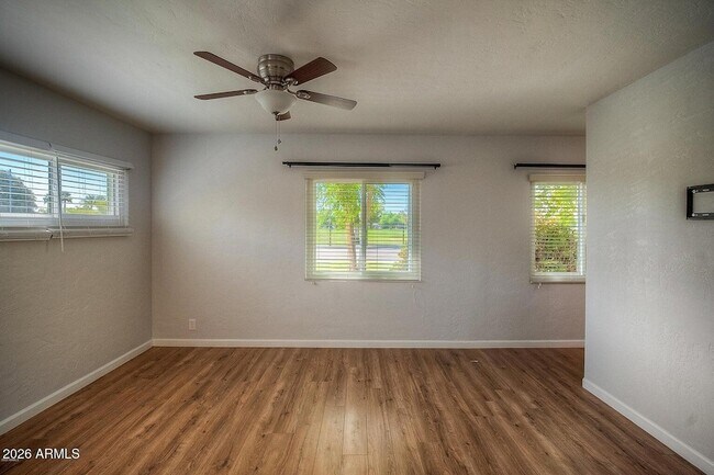Building Photo - 1526 W Windsor Ave