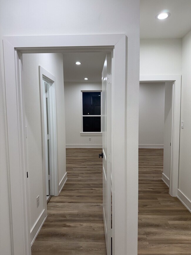 Building Photo - 9005 Comal St