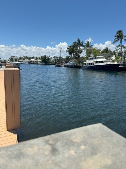 Building Photo - 2713 NE 28th Ct