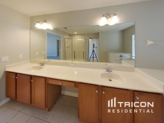 Building Photo - 1009 Nodding Shade Dr